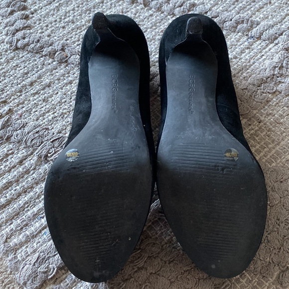 BCBG black suede 6.5 shoes - Picture 3 of 4